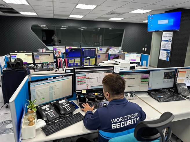 华辰保全「夜间无人保全服务」与总部24小时监控中心随时保持连线 。（华辰提供）