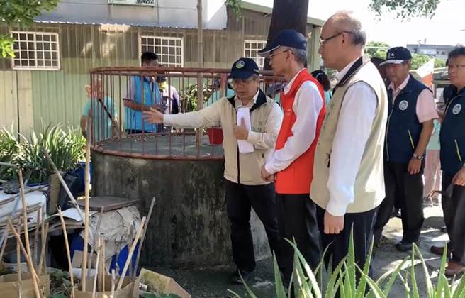 台南市登革熱疫情嚴峻，環境部長薛富盛今天專程南下視察防疫工作。（洪榮志攝）