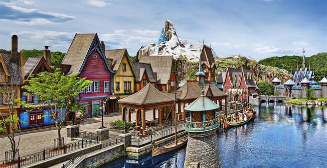 全球首座、也是最大的《冰雪奇緣》主題園區「魔雪奇緣世界」將於今年11月20日在香港迪士尼樂園亮相。(香港迪士尼提供)