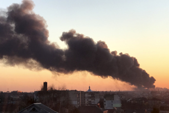 俄軍無人機夜襲利維夫 倉庫起火爆炸