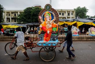 印度象頭神節開跑 最貴重神像穿金戴銀逾400公斤