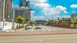 竹北興隆路8處T型路口 增設左轉專用區