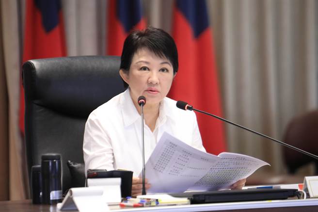 台中市长卢秀燕表示，教育局预计公告要求台中的团膳业者在蛋的供应安全稳定前，暂停使用液态蛋。（张亦惠摄）