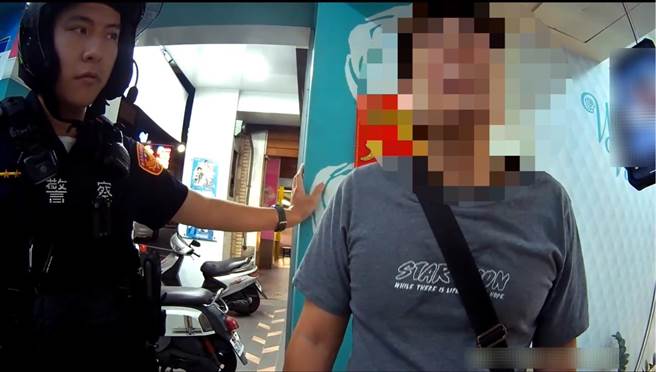 黄男遭通缉见警心虚落跑，身上查获毒品海洛因、安非他命，全案依毒品通缉及毒品危害防制条例，移送新北地检侦办。（翻摄画面）