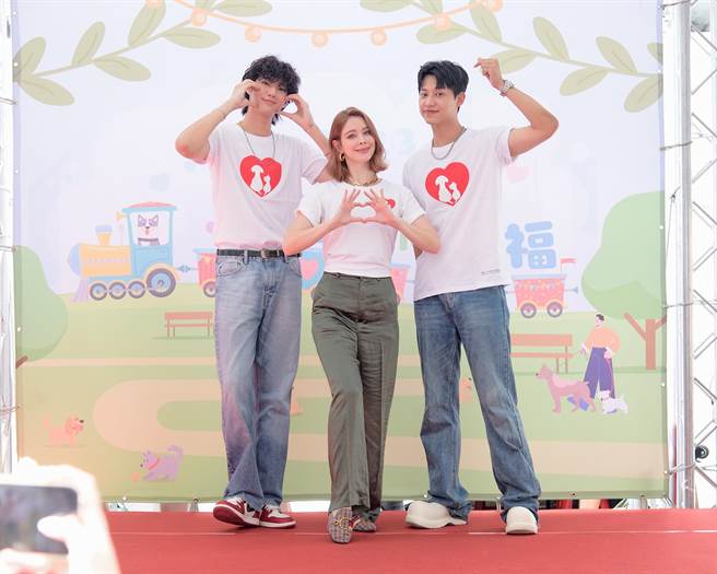 金云（左起）、安妮、江尚儒响应公益，关怀流浪动物。（流浪动物之家基金会提供）