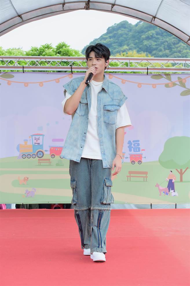 王品澔出席公益活动，演唱新单曲。（流浪动物之家基金会提供）