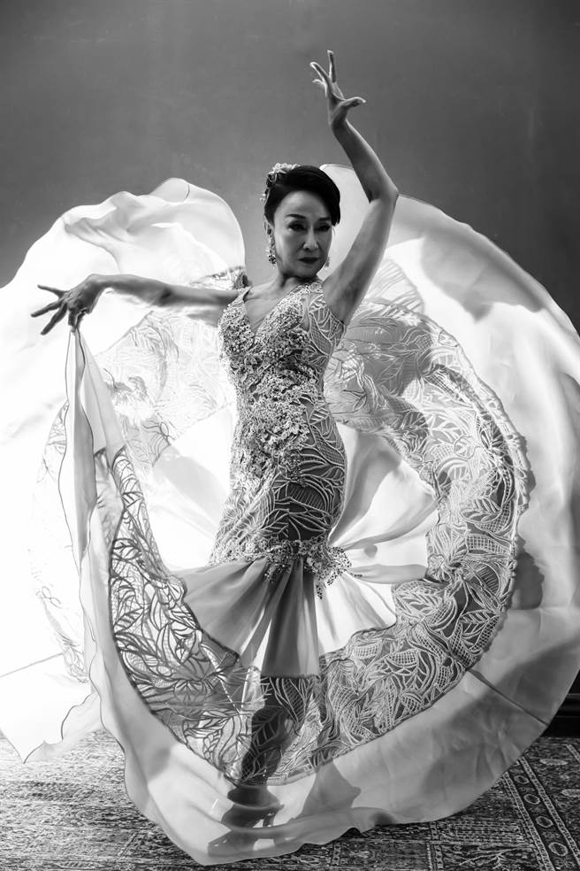 曹金铃展现优美体态。（固力狗提供）