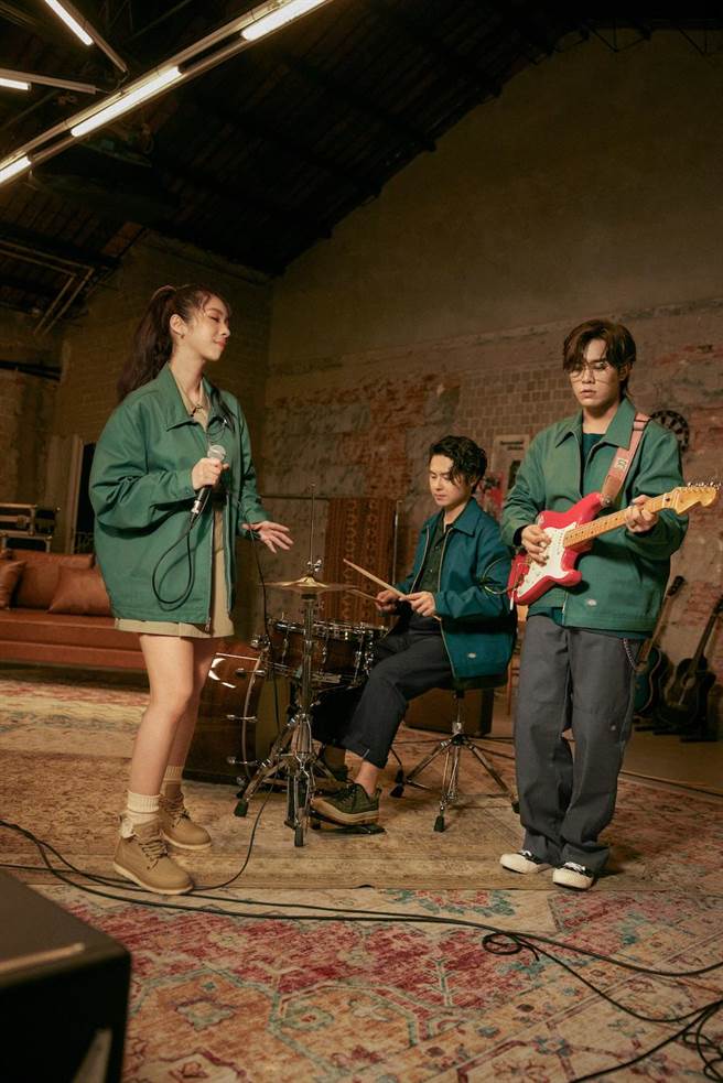 告五人常在各种不经意的瞬间当中，寻找创作的乐趣。（相信音乐提供）