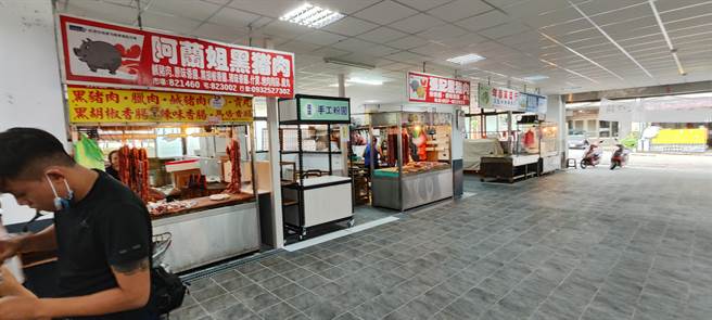 南庄乡公有市场老摊商将可以回原摊位营业。（谢明俊摄）