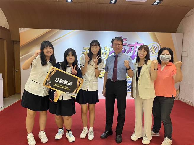 教育部主办「我的未来我作主」微电影竞赛，大甲高中团队获奖。（台中市府提供）