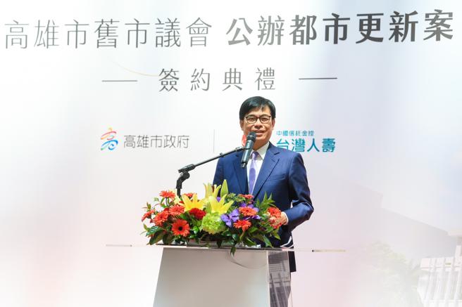 陈其迈细数对旧市议会记忆，提及过往接受备询往事，笑称许多故事至今仍记忆犹新。（图／高雄市政府）