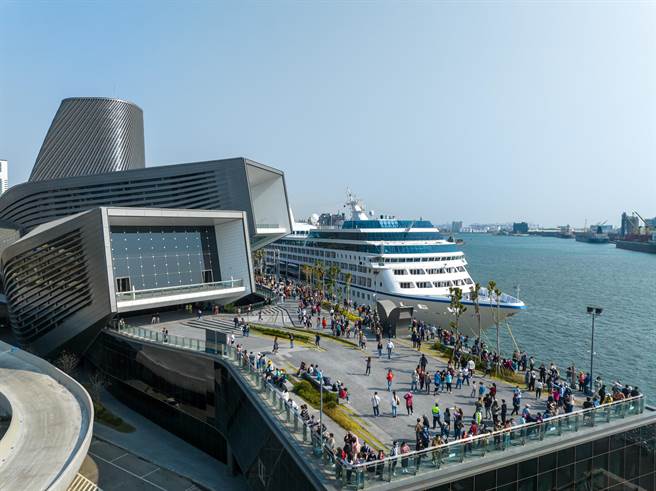 3F海韵艺术广场9月19日起开放民眾参观。（翻摄照片／洪靖宜高雄传真）