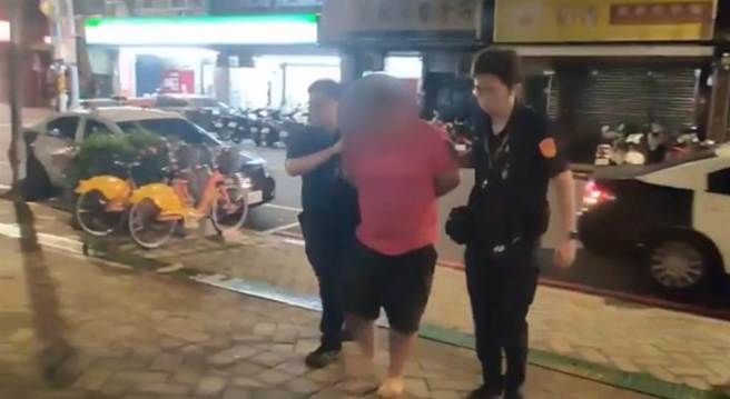 警方逮捕施暴的林姓男子，询后依法送办。（照片 / 中和警分局提供）