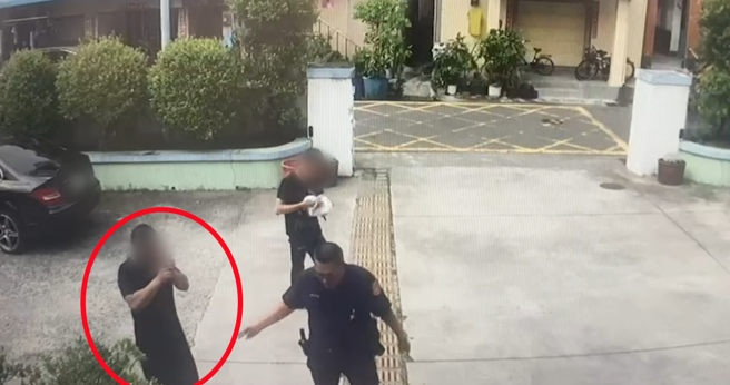 17日上午谢男果真在车主陪同下到所，然而在员警核对谢男身分时，发现他还有2条通缉。（图／警方提供）