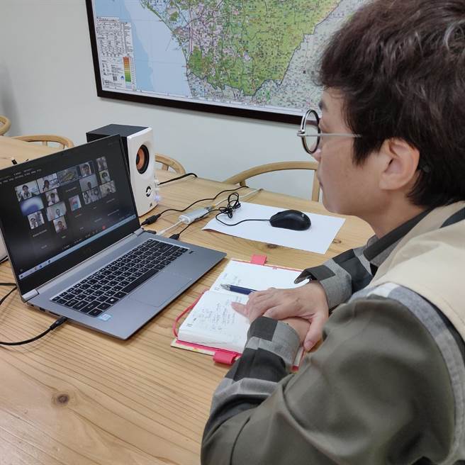 台南市副市長趙卿惠今與成大醫院等14家醫院院長舉行「登革熱醫療量能及居家追蹤衛教可行性討論」線上會議。（台南市政府提供／曹婷婷台南傳真）