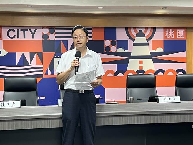 桃园市长张善政19日宣布，即日起禁止桃园营养午餐使用液蛋。（蔡依珍摄）