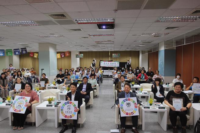 ↑图说：臺日永续食代分享会交流热络。（图片来源：高餐大提供）