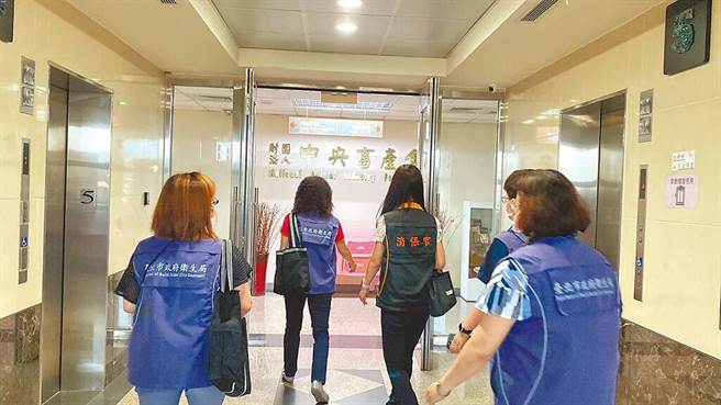 台北市卫生局、消保官18日前往畜产会，要求19日交出巴西进口蛋流向资料，22日提交其他国别进口蛋资料。（台北市卫生局提供／蔡佩珈台北传真）