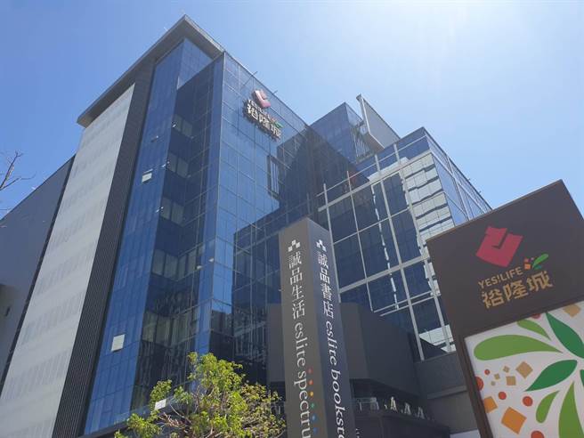 YES!LIFE裕隆城20日试营运，1至4楼为诚品生活新店；5楼为裕隆关系企业及家具、生活用品品牌；6、7楼为威秀商场与影城。（徐亦桥摄）