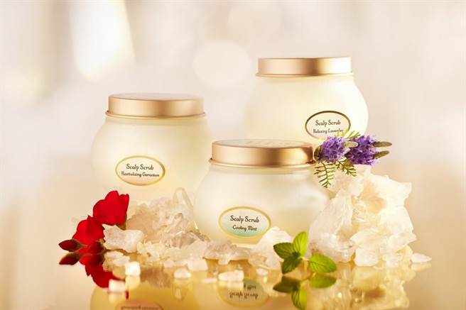 香氛品牌SABON进驻裕隆城1楼，近期主打解决不同头皮困扰的死海盐头皮磨砂膏。（SABON提供／朱世凯台北传真）