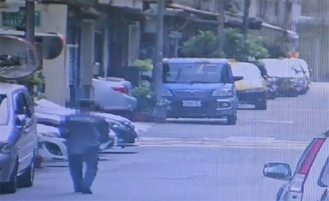 监视器拍下温嫌逃逸画面。（翻摄照片／洪靖宜高雄传真）