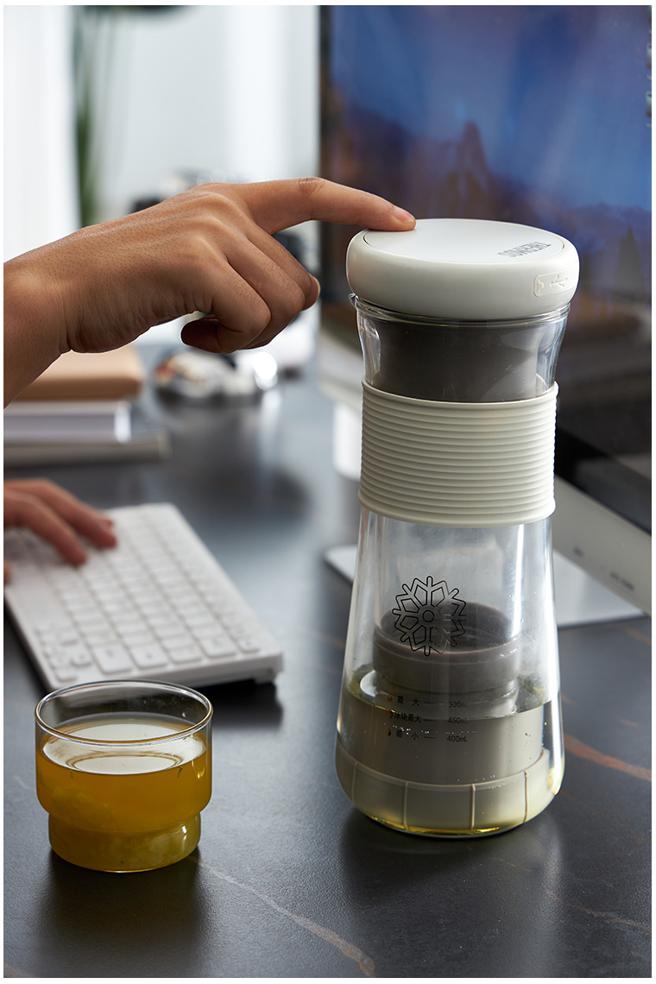 膳魔师「冷萃咖啡机」主打「冷萃不隔夜」，搭配4段式调控设计，可依照个人需求选择萃取模式，口感浓淡可自由调整。（膳魔师提供／古明弘台北传真）