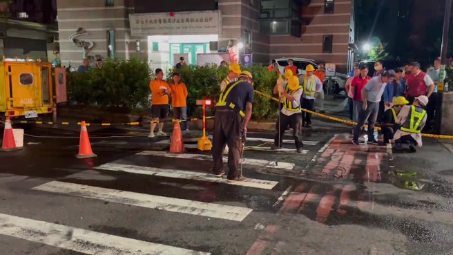 今19日下午17時許，新北市汐止區中興路108號前發生瓦斯外漏。（翻攝畫面）