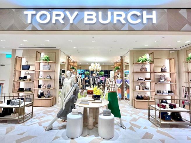 新光三越台北信义新天地A8全台首创Tory Burch导入完整饰品专区，并结合全新店装，于9月1日开幕。（新光三越提供）