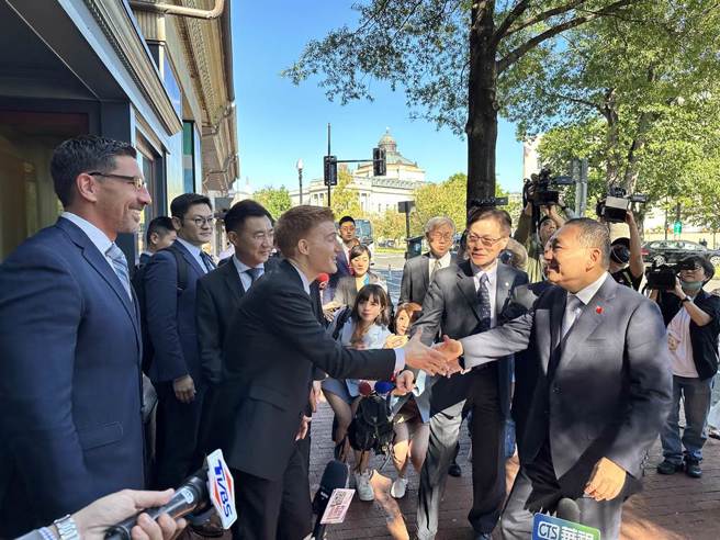 国民党总统参选人侯友宜拜访传统基金会。（周毓翔摄）