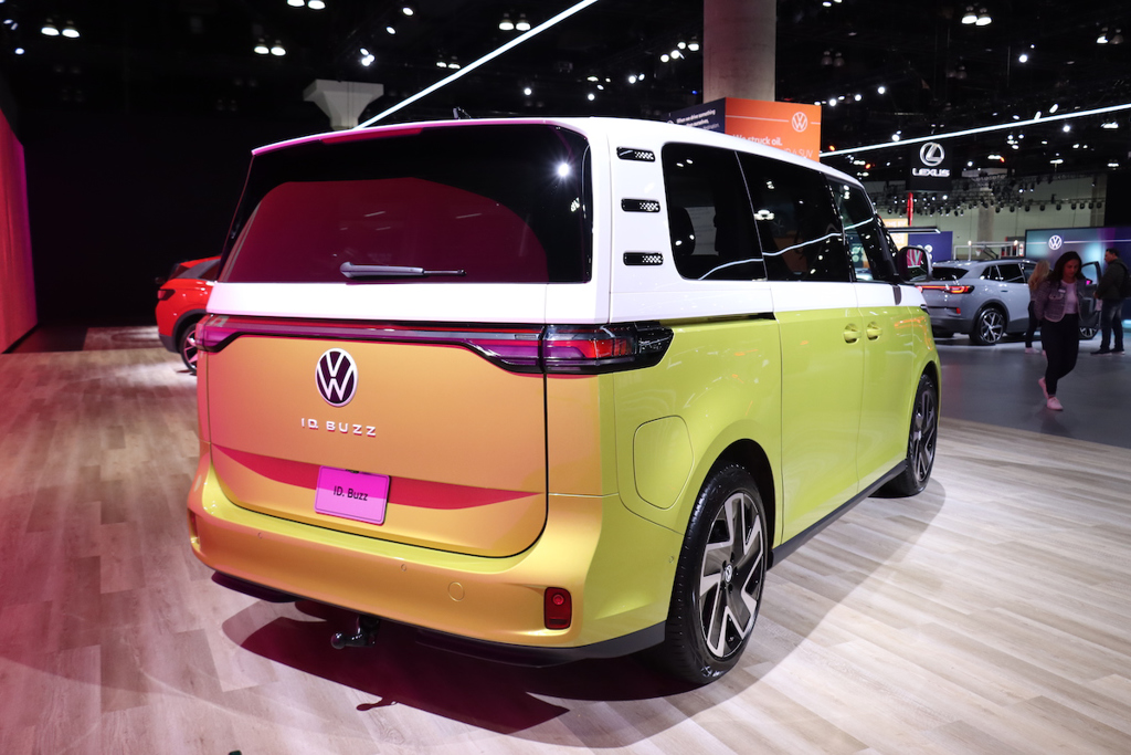 品牌首款純電 MPV 即將到來，Volkswagen ID BUZZ 將於 11 月搶先於信義區亮相！(圖/Carstuff)