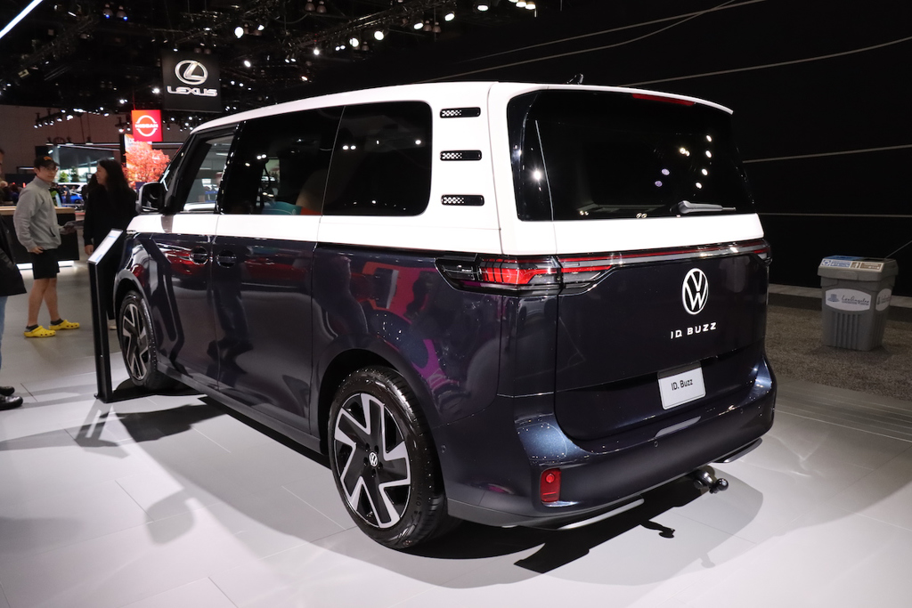 品牌首款純電 MPV 即將到來，Volkswagen ID BUZZ 將於 11 月搶先於信義區亮相！(圖/Carstuff)
