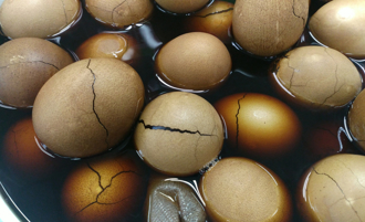 進口蛋煮熟「歸化台灣蛋」 食藥署解釋網搖頭：洗產地