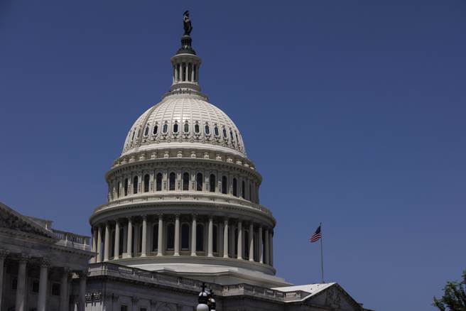 美国不到两周后可能面临联邦政府停摆，由于国会难以就短期开支法案达成共识，政府关门风险升高。图为美国眾议院。（资料照/新华社）