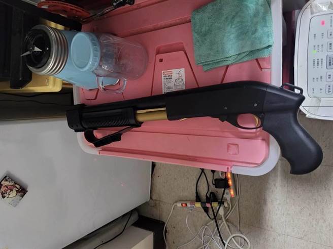 玉里医院医师涉嫌在网路购买改造枪枝与工具。（警方提供／王志伟花莲传真）