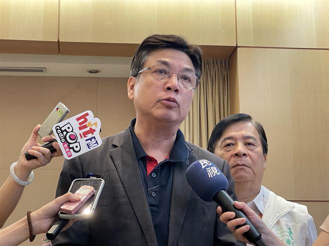 进口蛋引发食安疑虑，新北市副市长刘和然表示，初步清查新北3家团膳业者，使用到福商胜蛋品公司供应的混充液体蛋，涉嫌诈欺将依法开罚并移送检调。（蔡亚桦摄）