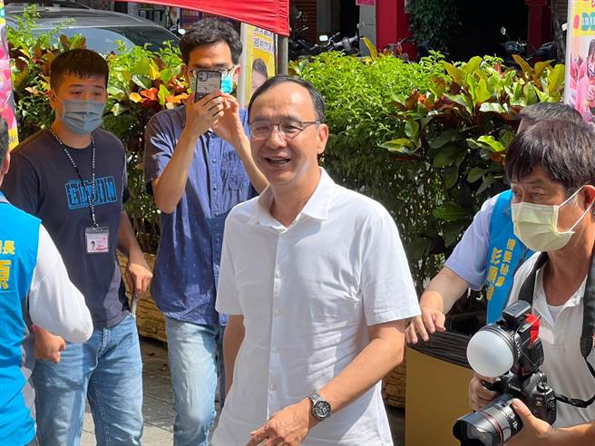 朱立伦表示绿媒报导有预设立场。（王扬杰摄）