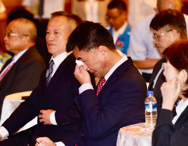 农业部长陈吉仲（中）的请辞明天将生效。（陈信翰摄）