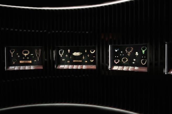 配件區亦展示當年的設計的配件系列。（CHANEL提供／黃唯淯台北傳真）