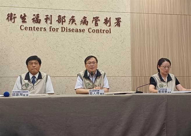 疾病管制署今天宣布，首批莫德纳XBB.1.5疫苗预计明天到货，并宣布自9月26日起优先开放65岁以上长者接种，最快10月9日起开放全民接种。（王家瑜摄）