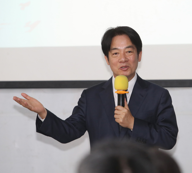 副总统赖清德（图）20日出席「亚洲步道联盟秘书处揭牌暨营运计画国际记者会」，应邀上台致词。（刘宗龙摄）