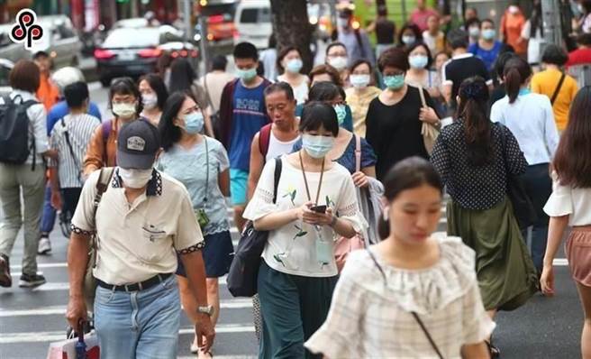 劳动部表示，《最低工资法》草案将送政院，而本次将设「研究小组」综整当年度相关指标来综合判断并推出建议方案，有别以往劳资各自喊出不同意见的情况。（本报系资料照）