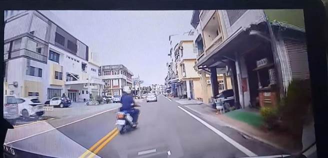 驾驶路口转弯未礼让行人遭罚6000元。(摘自脸书社团里港郎)