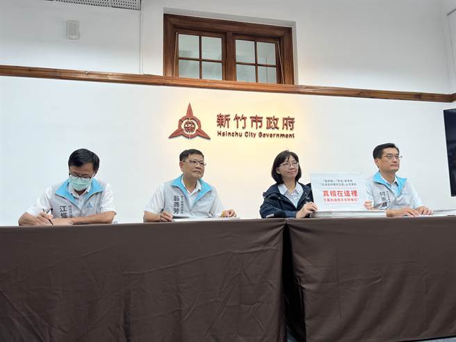 新竹市政府秘书长张治祥（右二）20日严正驳斥名嘴对竹市都更案的指控，并澄清所有都更案与重划案都是合规合法审议，并强调市长高虹安从没下指导棋。（王惠慧摄）