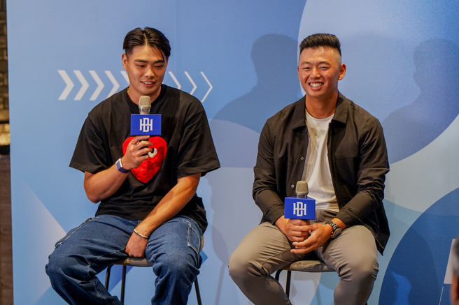 效力海盗队旅美好手陈柏毓（左）与郑宗哲。（展逸国际提供）