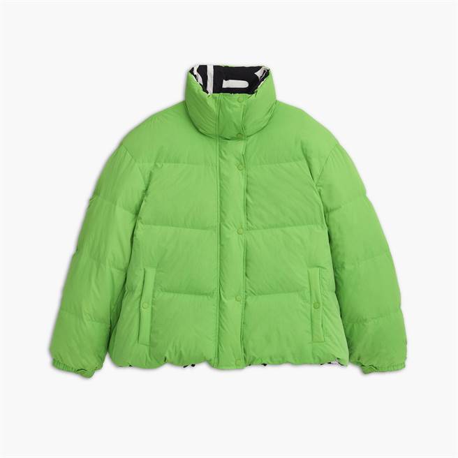 Marc Jacobs电光绿双面图纹尼龙羽绒外套，5万2900元。（Marc Jacobs提供／朱世凯台北传真）