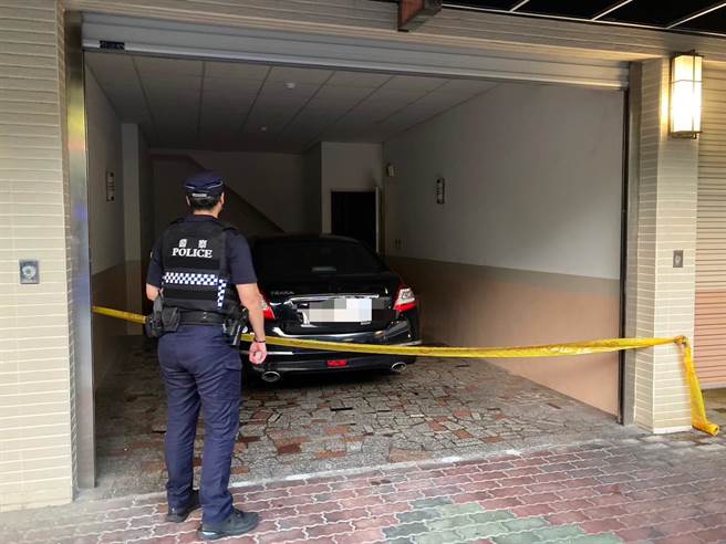 一名男子到高雄楠梓区的汽车旅馆轻生，警方获报后到场採证。（翻摄照片／林瑞益高雄传真）