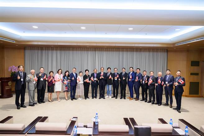 立法院长游锡堃与立委、国务事务处和侨委会今(20)日接见加拿大地区台湾商会CPTTP访问团，游锡堃强调，台湾有机会能在明年加入CPTPP。（游锡堃提供）