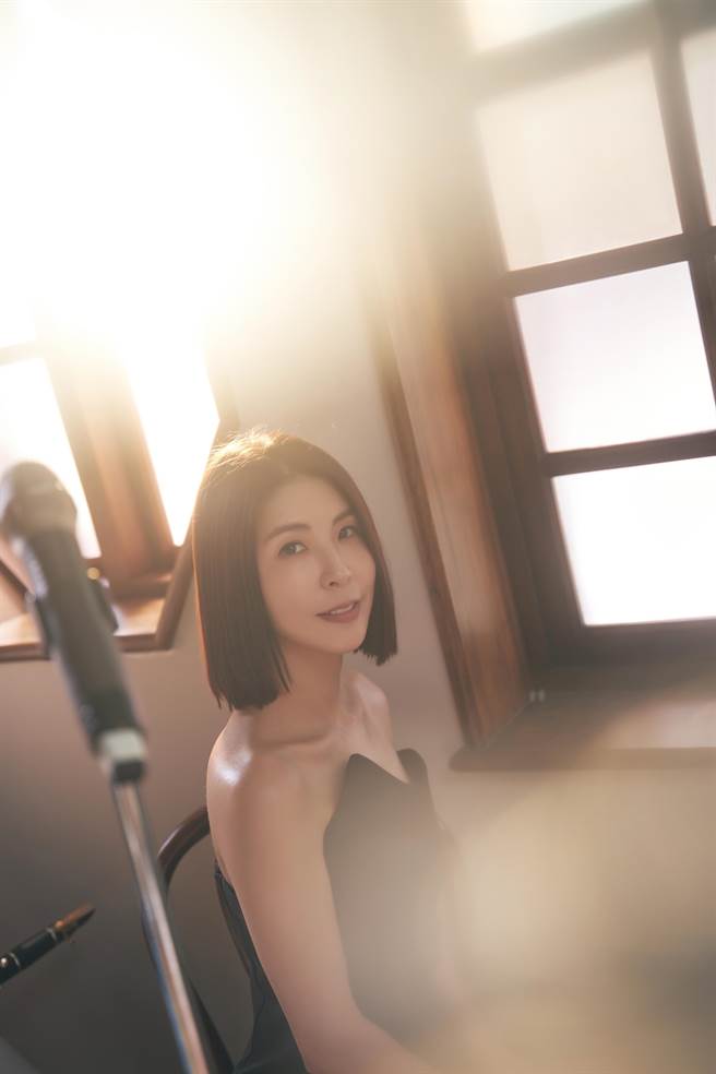 许茹芸20日欢庆49岁生日，同时推出新歌MV。（KKLIVE提供）