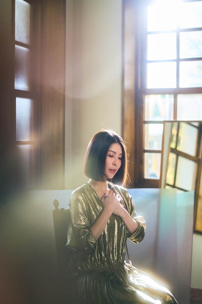 许茹芸20日欢庆49岁生日，同时推出新歌MV。（KKLIVE提供）