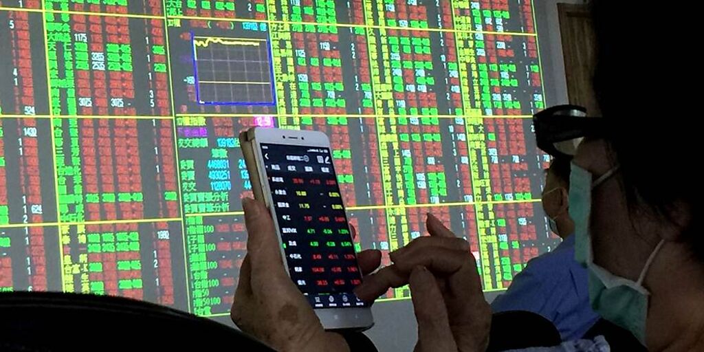 20日大盤持續震盪拉回走勢，櫃買指數日K線也連三黑收低214.09點，面臨回測下方月線213.81點支撐；但本周來法人逆向買超多檔上櫃股，近期走勢受到市場矚目。圖／本報資料照片